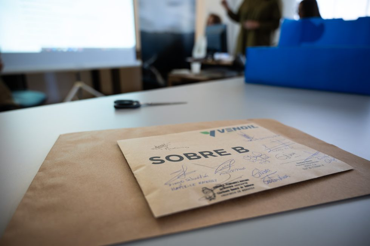 Con la apertura de los sobres económicos ya concretada, el proceso continuará con la evaluación de las propuestas y la elaboración del decreto de adjudicación.