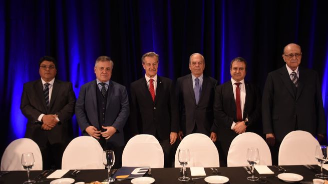 El presidente de Antel, Gabriel Gurméndez, junto a miembros del gabinete de ministros.