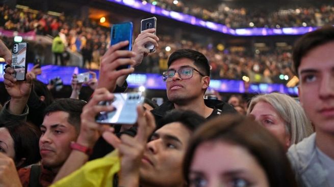 Jóvenes, redes y espacio público: las nuevas formas de participación ya no pasan solo por la militancia tradicional.
