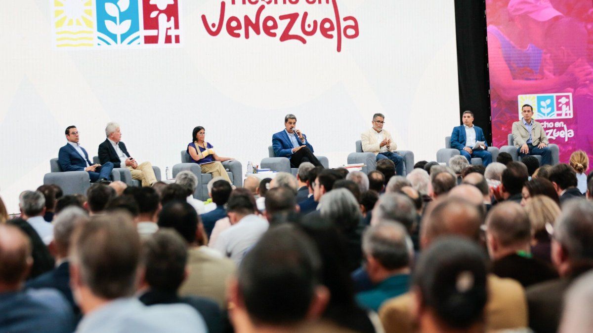 In front of businessmen, Nicolás Maduro gave details of his new economic plan and announced the elimination of taxes