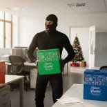 Robó una caja navideña y lo echaron. Robó una caja navideña y lo echaron.