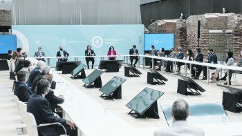 empresarios conformes con las metas macroeconomicas del gobierno (aplauso a guzman)
