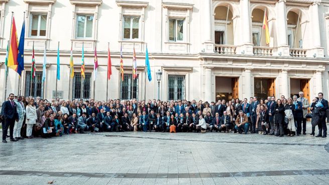 La foto final de la cumbre antiaborto que se llevó a cabo en España.&nbsp;