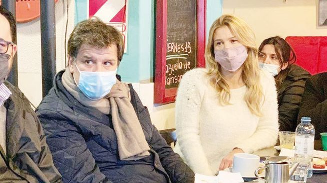 Picardía. Andrea Giorgini encabeza la lista de concejales UCR que lleva a Manes como precandidato. Pero Giorgini hace campaña por Santilli.