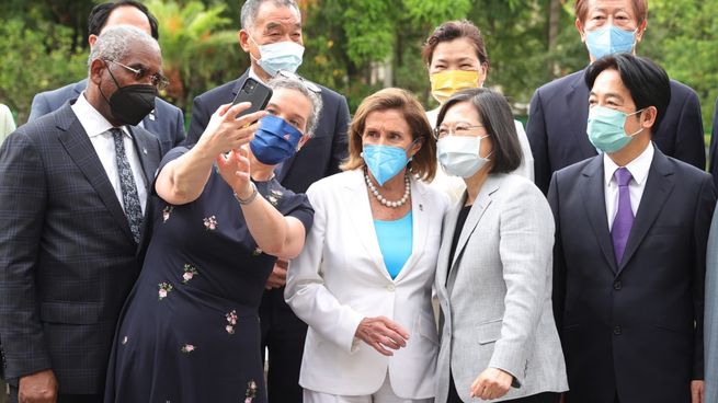 La presidenta de la Cámara de Representantes de Estados Unidos, Nancy Pelosi, y la presidenta de Taiwán, Tsai Ing-wen.