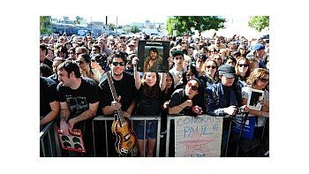 Unos 2.000 fans acompañaron al artista.