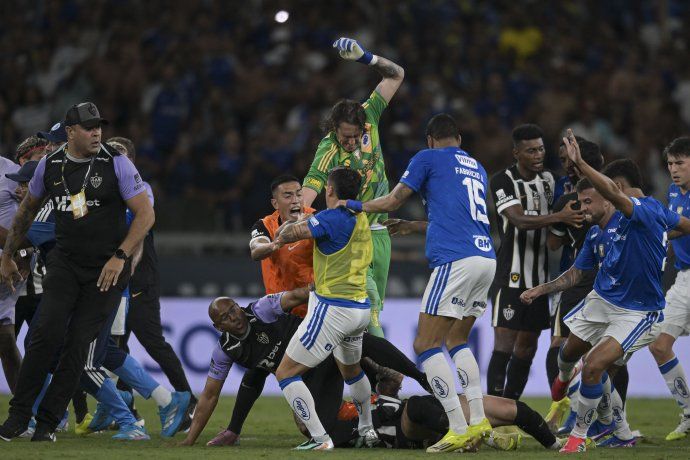 La pelea que ocurrió en Brasil tuvo 23 expulsados. 