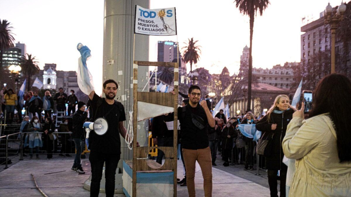 Atentado a Cristina: levantan el secreto bancario y fiscal por pagos de Caputo Hermanos a Revolución Federal