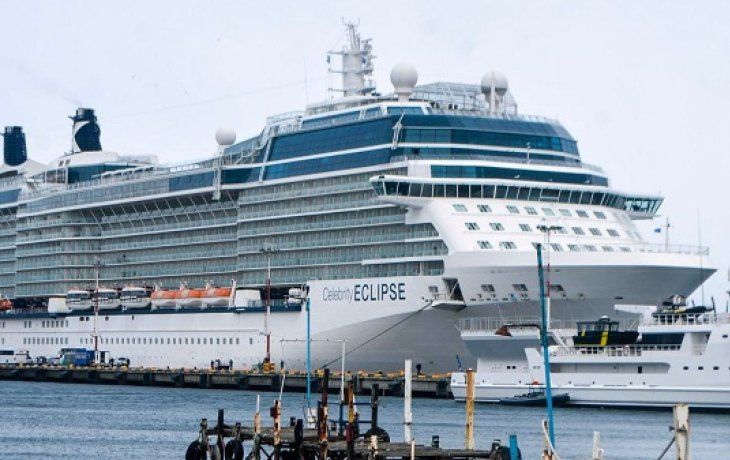 &nbsp;Celebrity Eclipse es un crucero de clase Solstice, operado por Celebrity Cruises. Ella es la nave hermana de Celebrity Solstice, Celebrity Equinox y Celebrity Silhouette. Celebrity Eclipse mide 122,000 GT. Transporta 2.852 pasajeros más la tripulación.