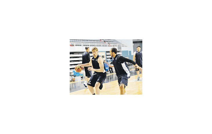 Andrés Nocioni entrenando para Peñarol. Ayer fue presentado en el Milrayitas.