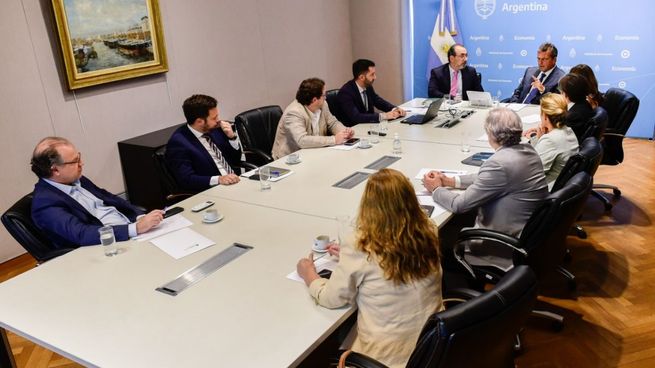El ministro de Economía, Sergio Massa, junto al presidente de CAF-Banco de Desarrollo para América Latina, Sergio Diaz Granados.