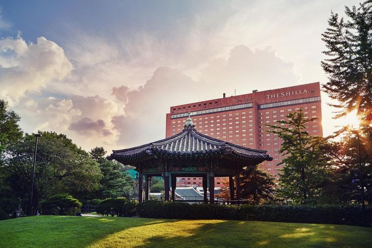 Through his leadership, Lee transformed the Shilla Hotel into a major duty-free operator. Through his leadership, Lee transformed the Shilla Hotel into a major duty-free operator.