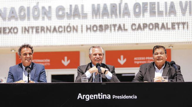 Campaña. El presidente Alberto Fernández junto al ministro de Obras Públicas, Gabriel Katopodis, y al intendente de José C. Paz, Mario Ishii.