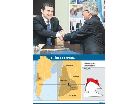 Miguel Galuccio y Alí Moshiri, director de Chevron para África y América Latina, tras la firma del «joint venture» para explotar un área de 290 kilómetros cuadrados en Vaca Muerta.