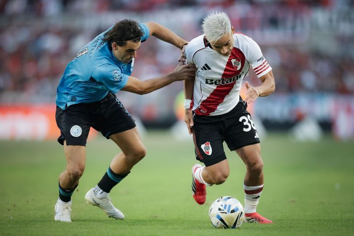 River se hizo fuerte de local y sumó su cuarta victoria consecutiva. River se hizo fuerte de local y sumó su cuarta victoria consecutiva.