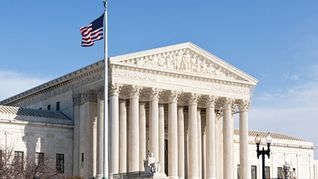 El fallo se emitió en medio de una batalla entre los estados gobernados por republicanos y demócratas, de cara a las elecciones legislativas de noviembre. El fallo se emitió en medio de una batalla entre los estados gobernados por republicanos y demócratas, de cara a las elecciones legislativas de noviembre.