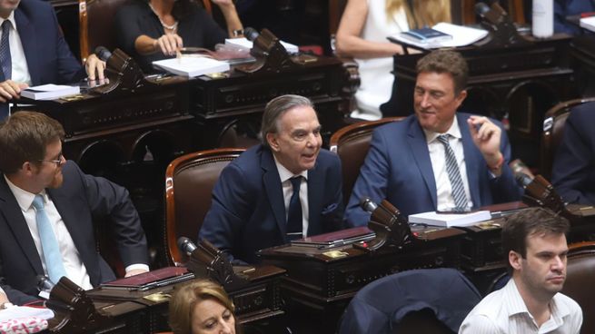 Javier Milei busca aliados para insistir con la ley ómnibus en abril.