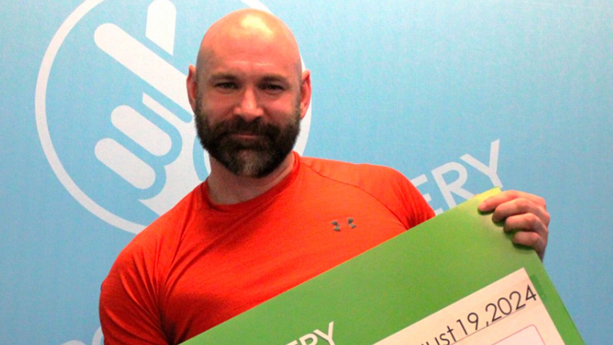The story of the soldier who became a millionaire by winning the lottery and does not know how to earn his fortune