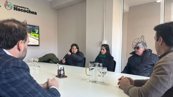 La reunión del intendente de Necochea con los agredidos.&nbsp;
