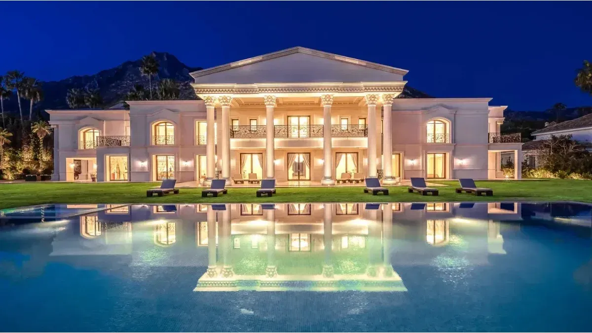The Bernabéu stadium enters its gardens and has a garage for 40 cars: this is the most expensive luxury mansion in Spain