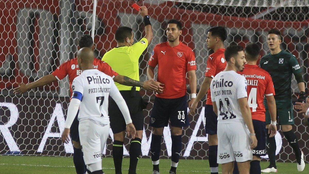 Very harsh sanctions to Insaurralde and Acosta for threatening and hanging a referee