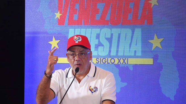 El coordinador nacional del Comando de Campaña Venezuela Nuestra, Jorge Rodríguez, denunció un plan para desestabilizar la nación desde la Embajada de la Argentina en Caracas.