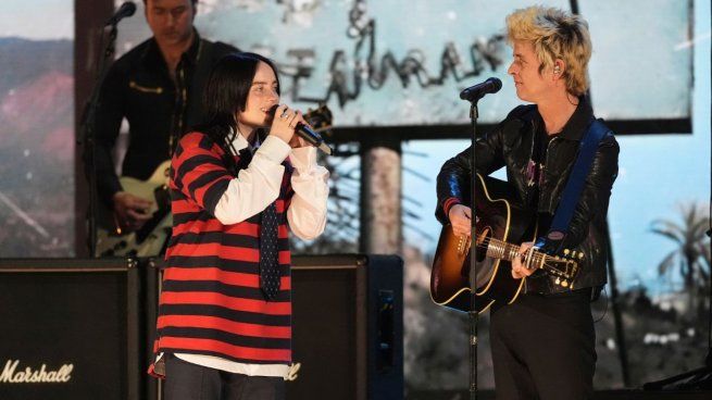 Billie Eillish y Billie Joe Armstrong de Green Day durante el FireAid.