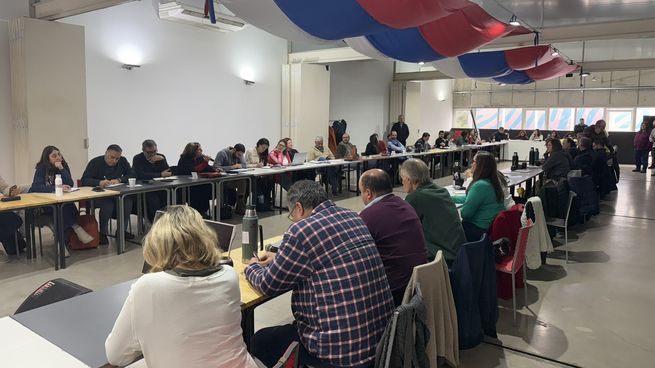 El Frente Amplio reunió a sus bancadas de cara a la negociación por el presupuesto quinquenal.