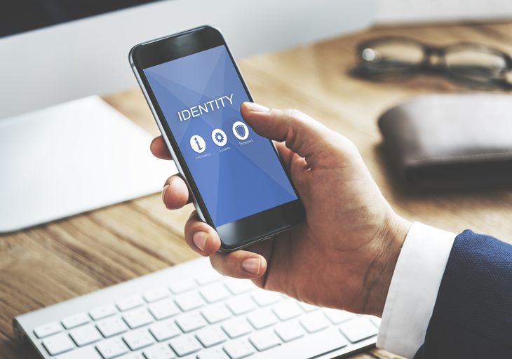 Los dispositivos móviles cuentan con contraseñas y otros métodos para habilitar el acceso al sistema por parte del dueño. Los dispositivos móviles cuentan con contraseñas y otros métodos para habilitar el acceso al sistema por parte del dueño.