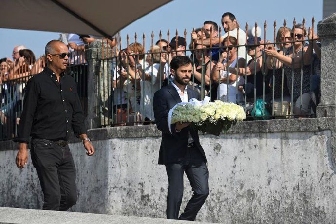 Bernardo Silva, Manchester City figure, took flowers to the deceased brothers. Bernardo Silva, Manchester City figure, took flowers to the deceased brothers.