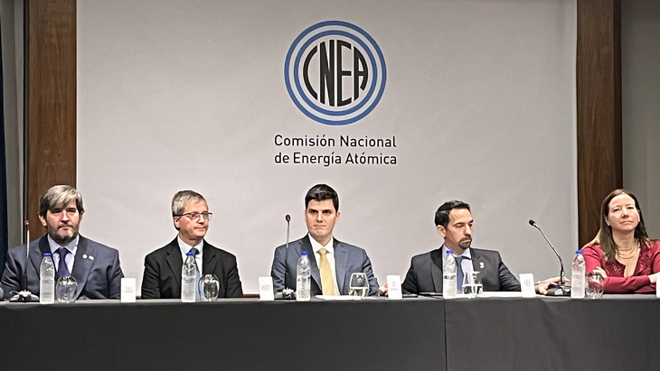 Uno de los ejes más novedosos de la estrategia oficial pasa por el fortalecimiento del ciclo del combustible. Uno de los ejes más novedosos de la estrategia oficial pasa por el fortalecimiento del ciclo del combustible.