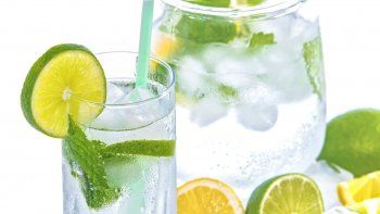 los beneficios de tomar soda con limon