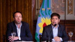 Governor Axel Kicillof, together with the Minister of Finance and Finance, Pablo López.