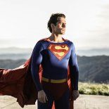 Henry Cavill con el traje utilizado por Christopher Reeve. Henry Cavill con el traje utilizado por Christopher Reeve.