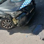 El patrullero de la Policía que impactó a los dos motochorros en Colegiales El patrullero de la Policía que impactó a los dos motochorros en Colegiales