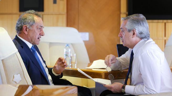 Daniel Scioli y Alberto Fernández, rumbo a Brasil.&nbsp;