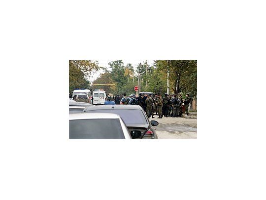 Rebeldes islamitas ingresaron al congreso donde tomaron rehenes y asesinaron al menos tres guardias y un empleado