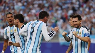 El entrenador de la selección argentina le habló al volante en un momento clave del partido. El entrenador de la selección argentina le habló al volante en un momento clave del partido.