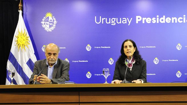 Los ministros Pablo Mieres y Azucena Arbeleche irán al Parlamento a explicar los cambios que habrá en la seguridad social si se aprueba el plebiscito del PIT-CNT.