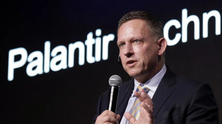 Sus inversiones visionarias y su innovación tecnológica lo llevaron a la cima del mundo financiero. Sus inversiones visionarias y su innovación tecnológica lo llevaron a la cima del mundo financiero.