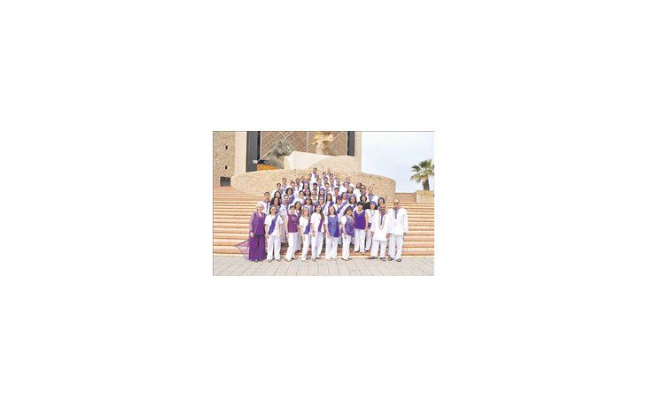 María Guinand junto a la Schola Cantorum de Venezuela, el ensamble coral elegido por Osvaldo Golijov para el estreno de su «Pasión según San Marcos».