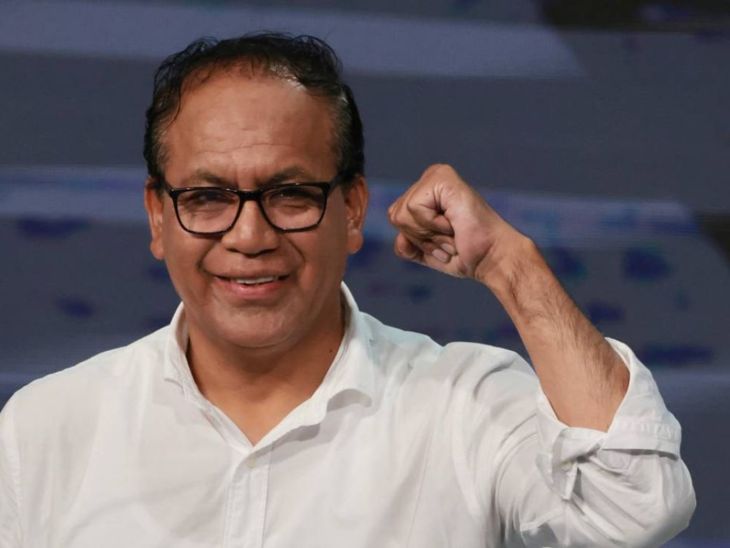 Roberto Sánchez se proclamó ganador mientras avanzaba el escrutinio oficial. Roberto Sánchez se proclamó ganador mientras avanzaba el escrutinio oficial.