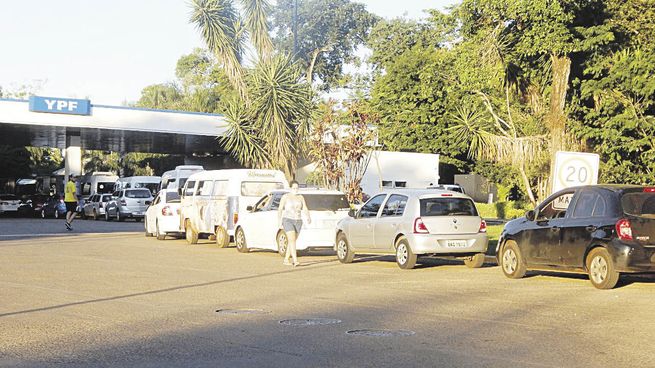 escenario. Las Cataratas registraron alta ocupación el fin de semana largo, mientras que los comercios y las estaciones de servicio se vieron invadidos por brasileños y paraguayos que buscan aprovechar ventajas cambiarias.