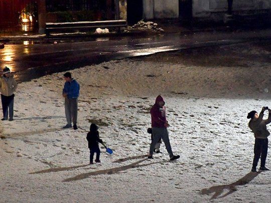 Córdoba amaneció cubierta de nieve.