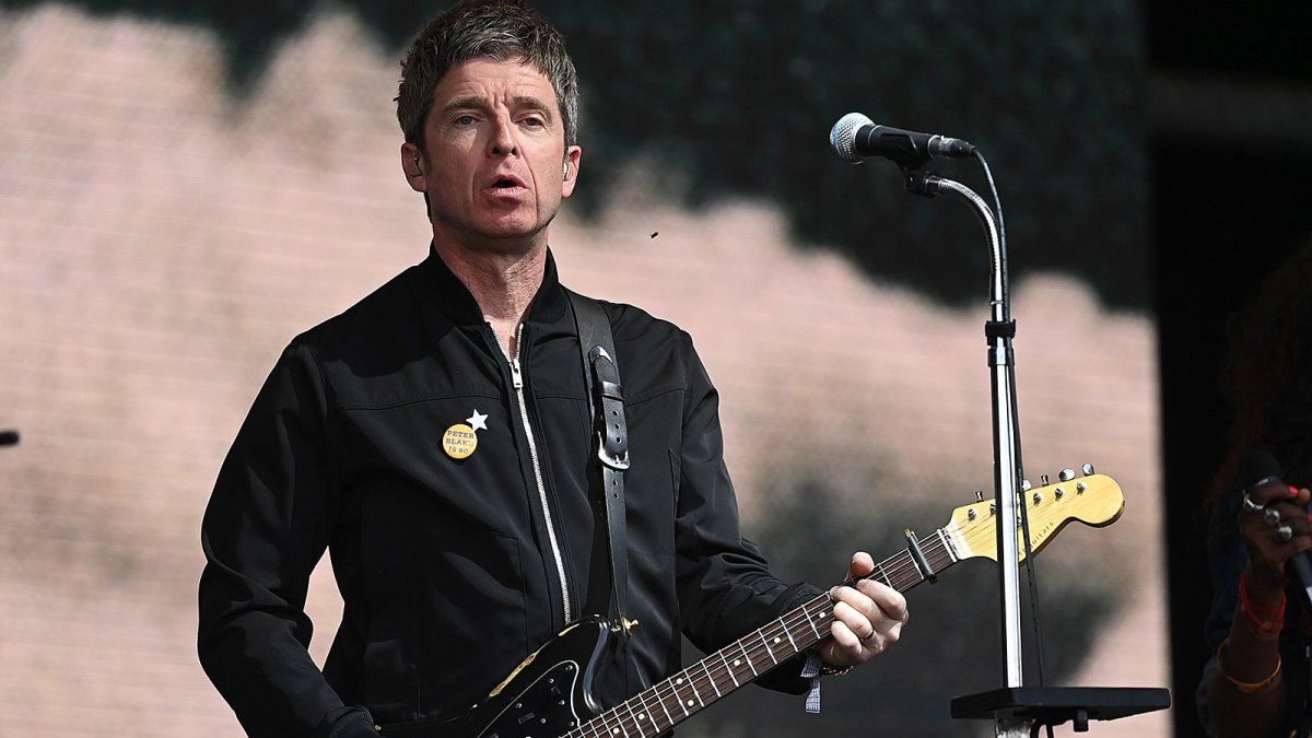 Noel Gallagher grabó nuevas versiones de clásicos de Oasis e hizo delirar a sus fans