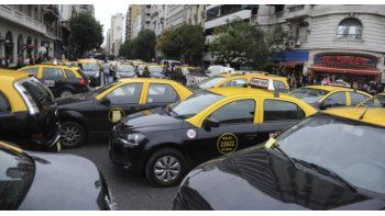 Obvio: piquetes de taxis contra Uber
