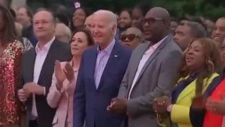 La salud de Joe Biden volvió al centro de la discusión pública luego de que se quedará congelado durante un acto oficial.