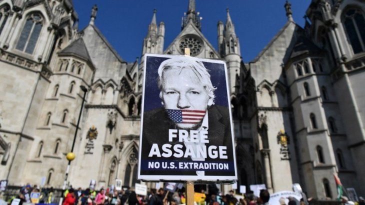 Julian Assange, fundador de WikiLwaks, puede enfrentar hasta 175 años de prisión en caso de ser extraditado. 