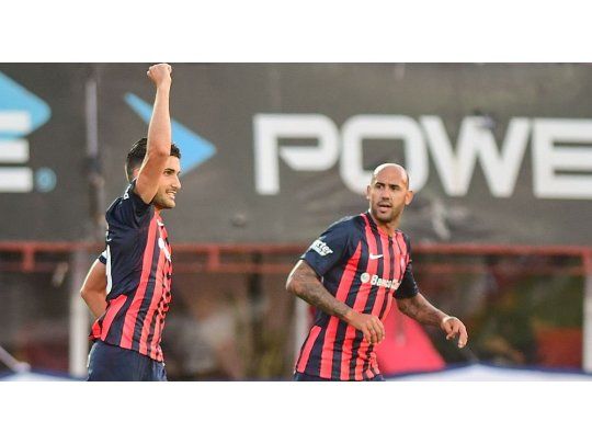 San Lorenzo hizo la diferencia, resistió y acecha a Boca