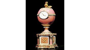 ámbito.com | El huevo que marcó un nuevo récord entre los 57 realizados por encargo de dos zares rusos por Pedro Carlos Fabergé, el más importante joyero de la Francia de fines del siglo XIX y principios del XX.